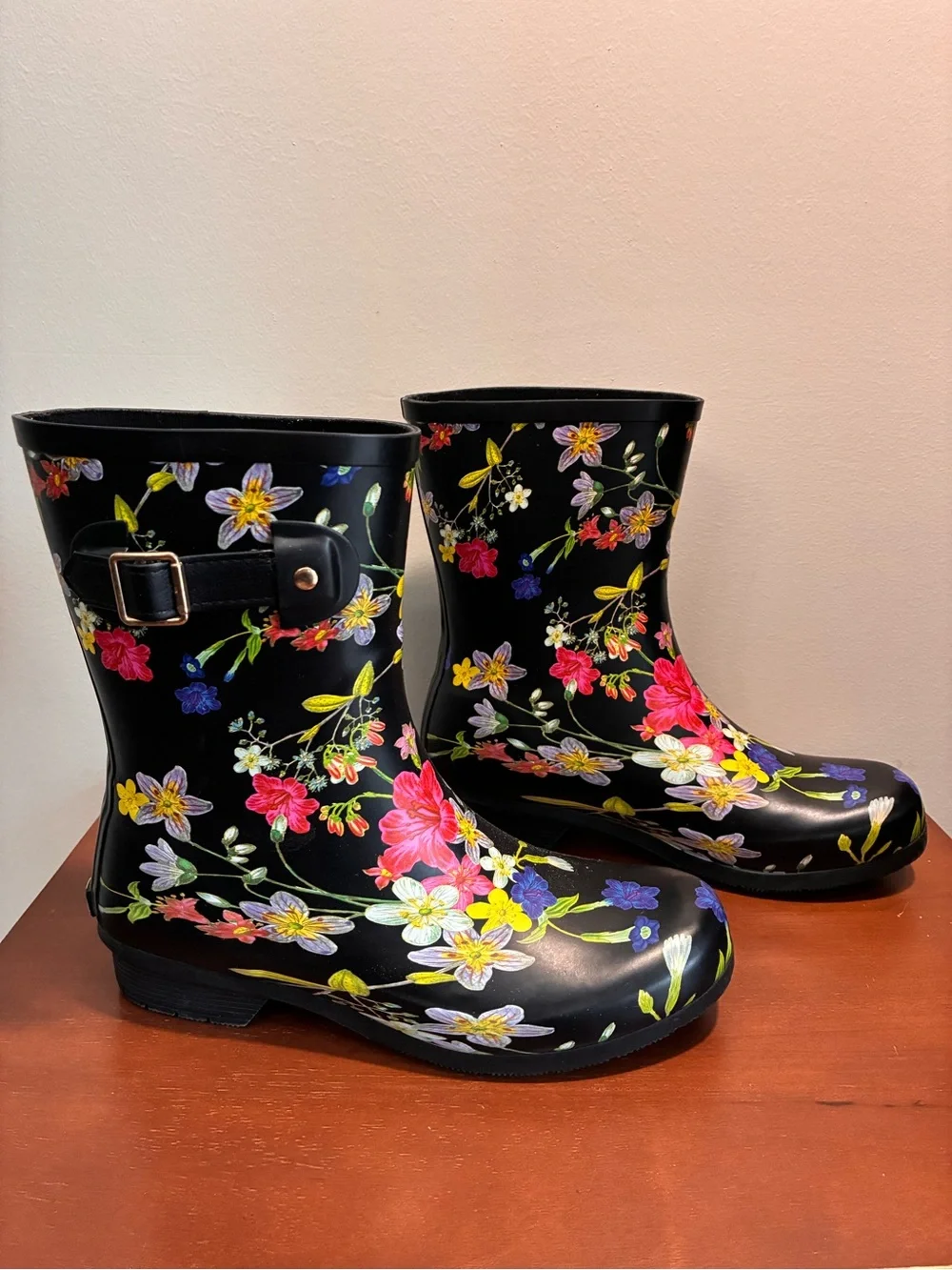 Chooka Kalista Classic Mid Calf Rubber Rain Boots Black Floral Women’s Size 8